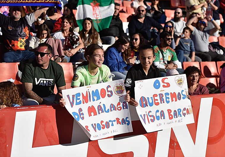 Los Cármenes vive una fiesta blaugrana con culés locales y foráneos